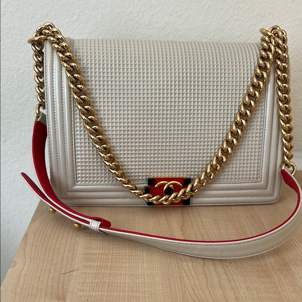 Chanel Boy Bag Cream / Bone Color Lambskin
